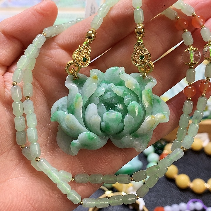 翡翠颈饰未镶嵌吊坠