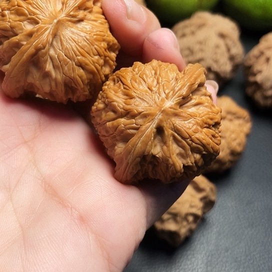 文玩核桃球磨一对