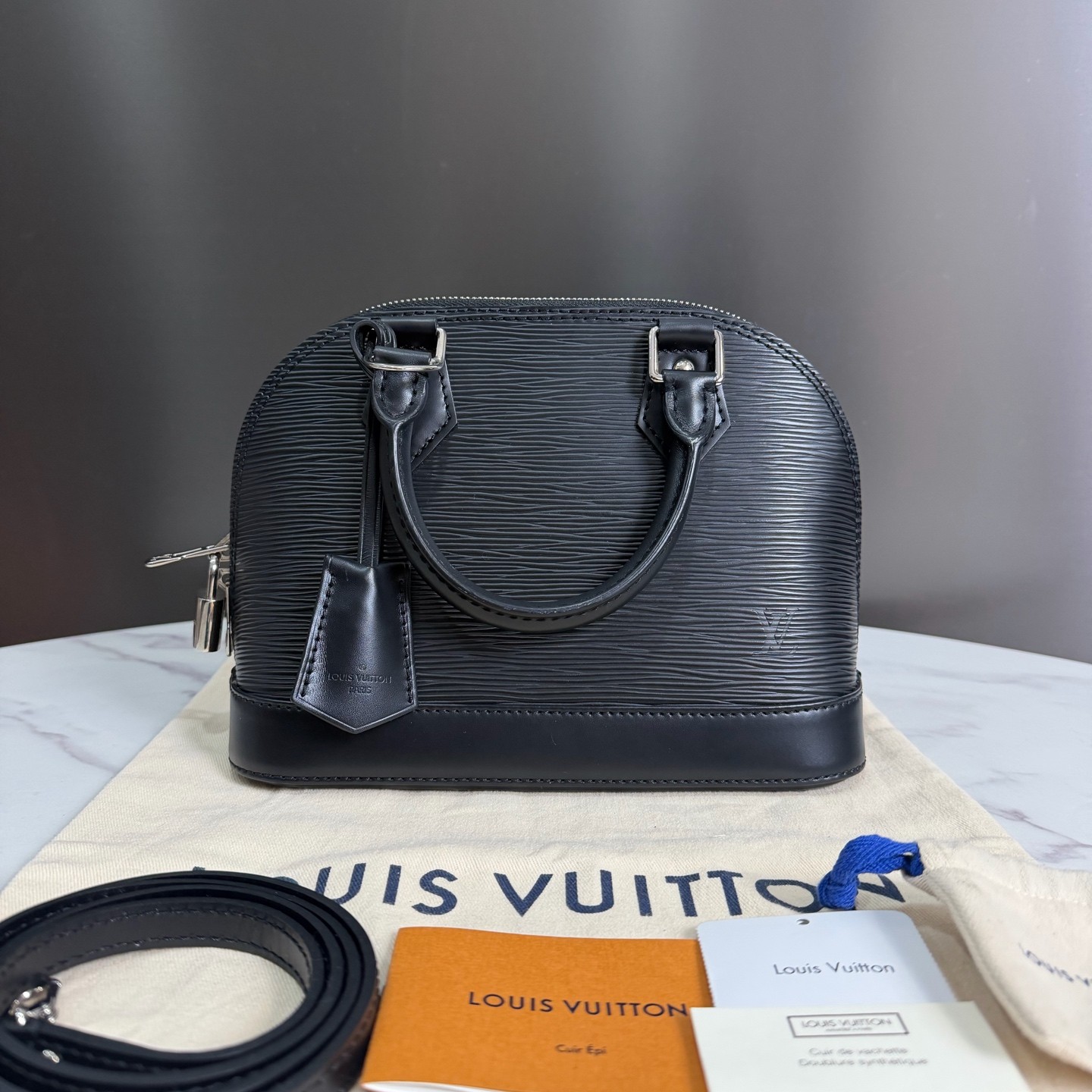 99新 LouisVuitton/路易威登 黑色水波纹贝壳bb单肩18838728