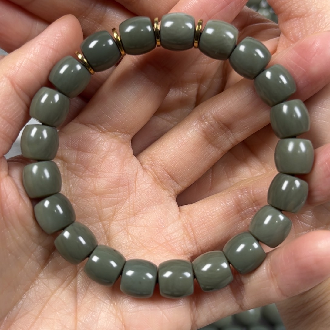 和田玉手链未镶嵌卡10直切