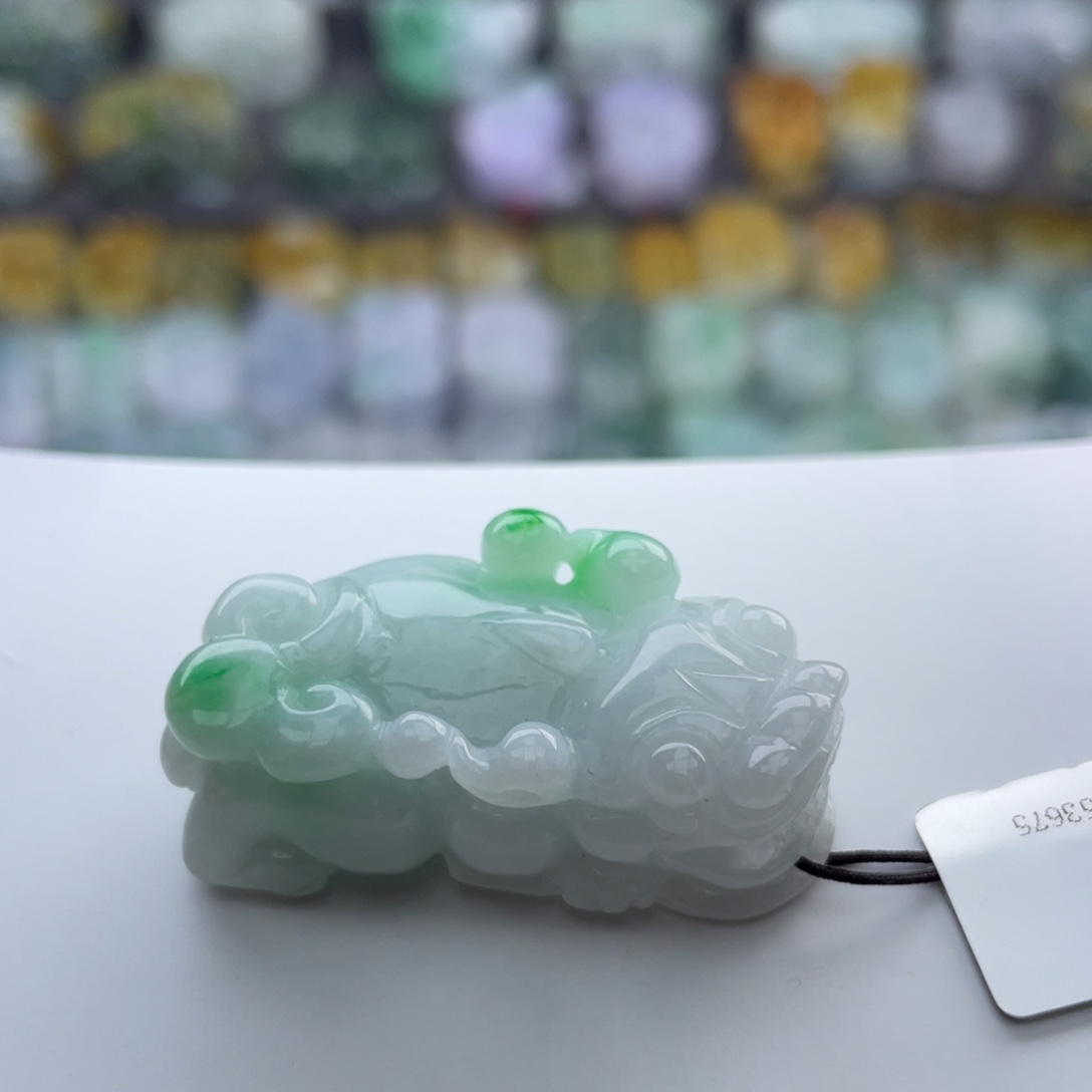 翡翠未镶嵌颈饰貔貅