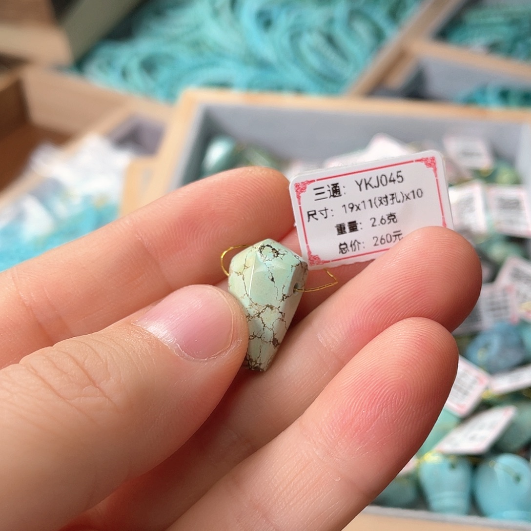 嗯***嗯未镶嵌绿松石颈饰