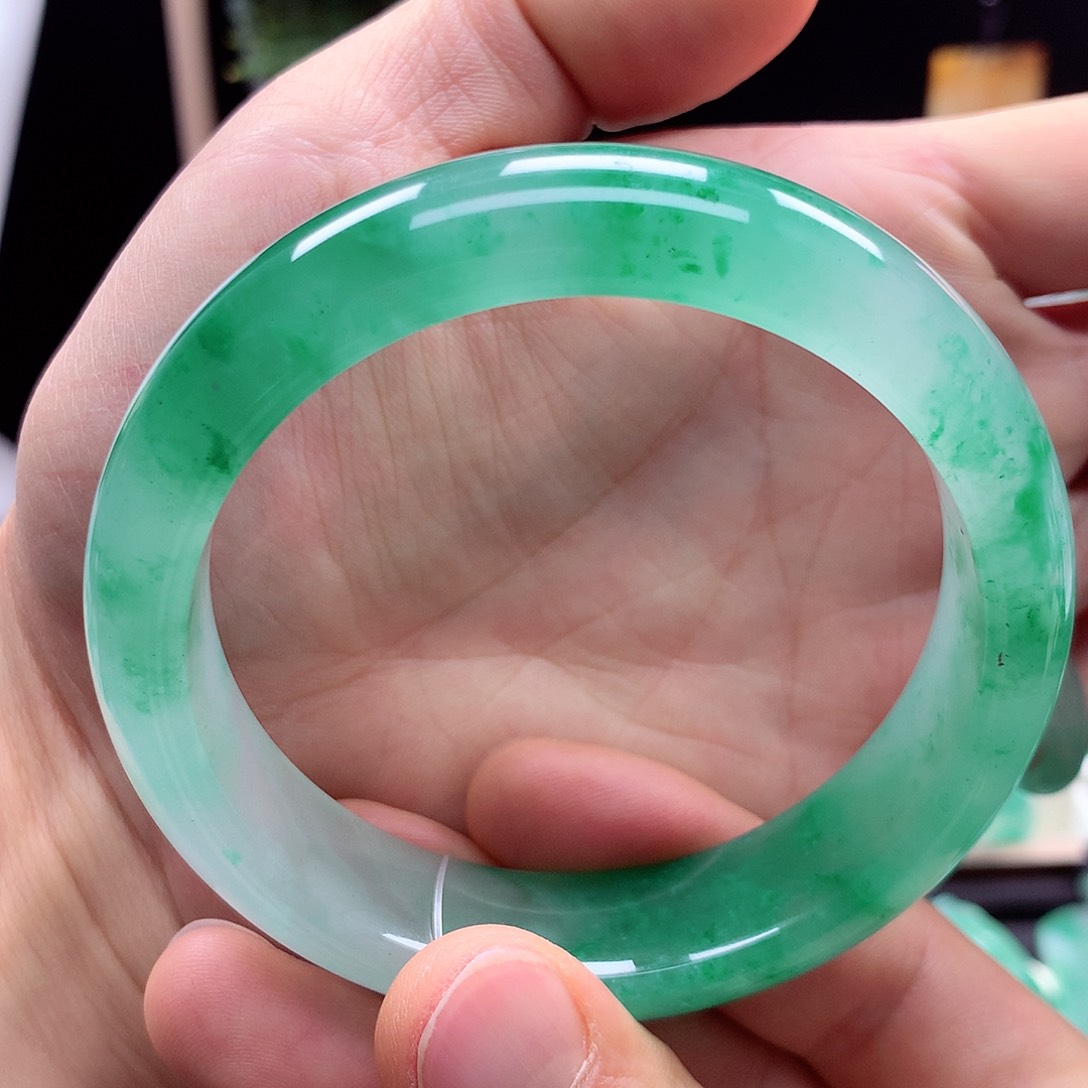 石英质玉手镯未镶嵌一*.