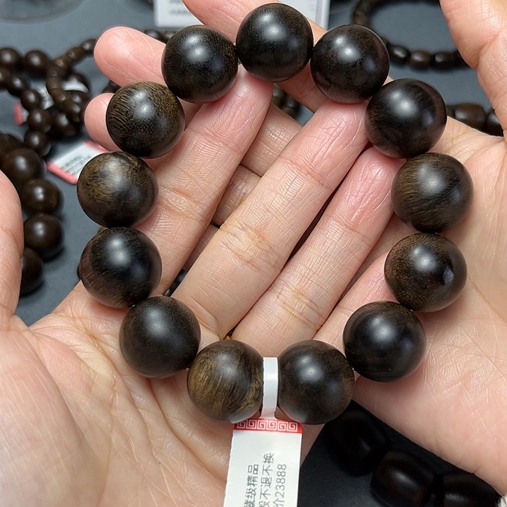 沉香手串河****臣白棋留疤