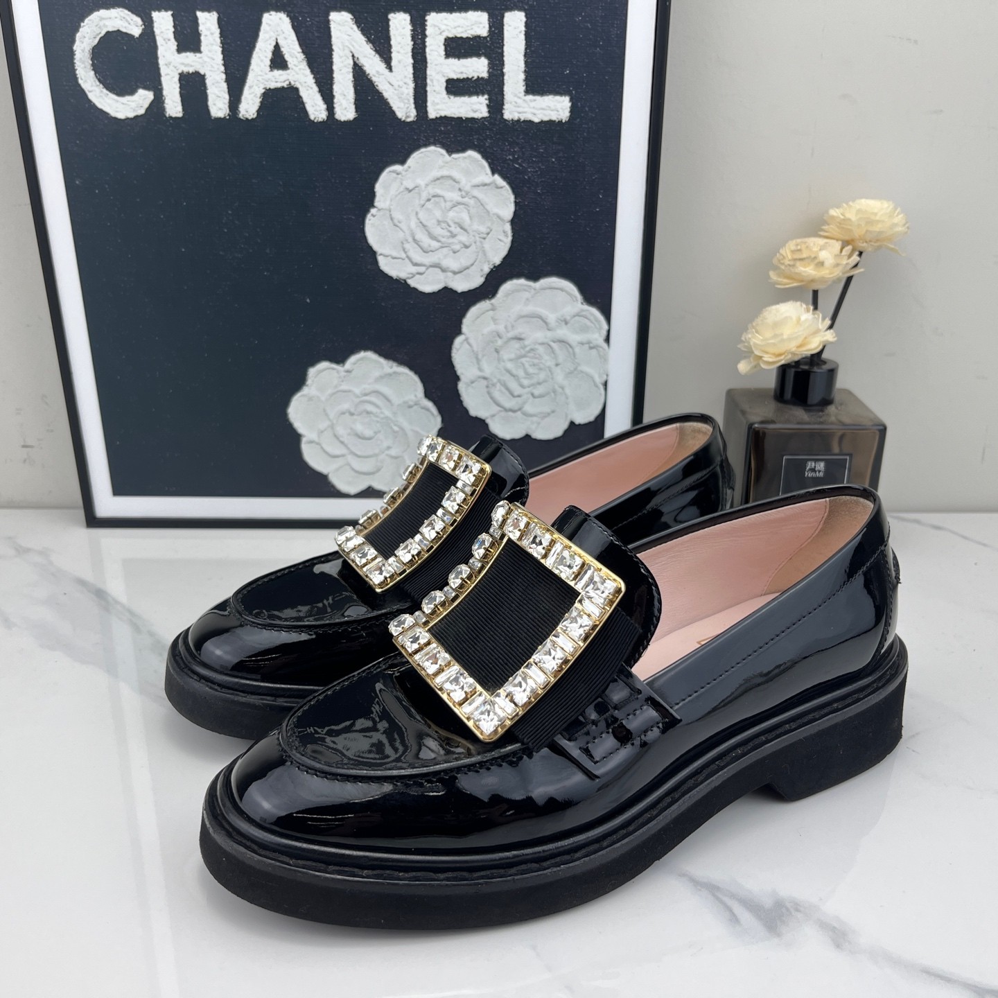 99新 Roger Vivier/罗杰·维威耶 黑色钻扣漆皮乐福鞋36码/jm01748