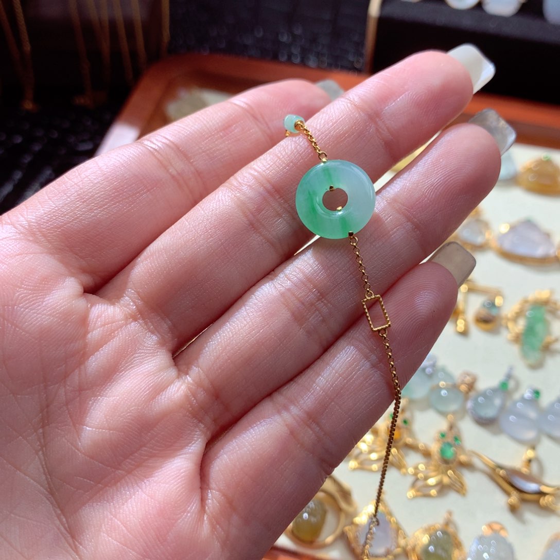 翡翠颈饰18K金镶嵌露*翡翠