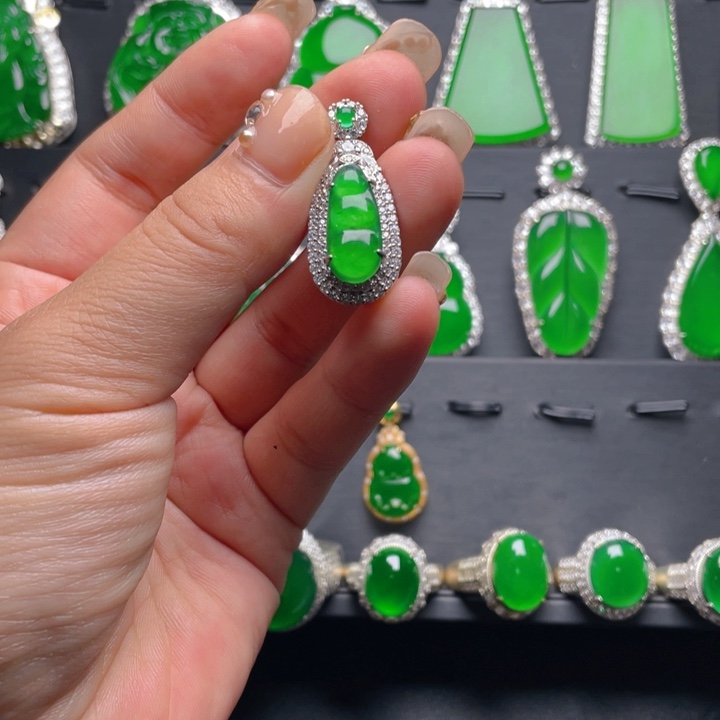 翡翠颈饰未镶嵌翡翠吊坠