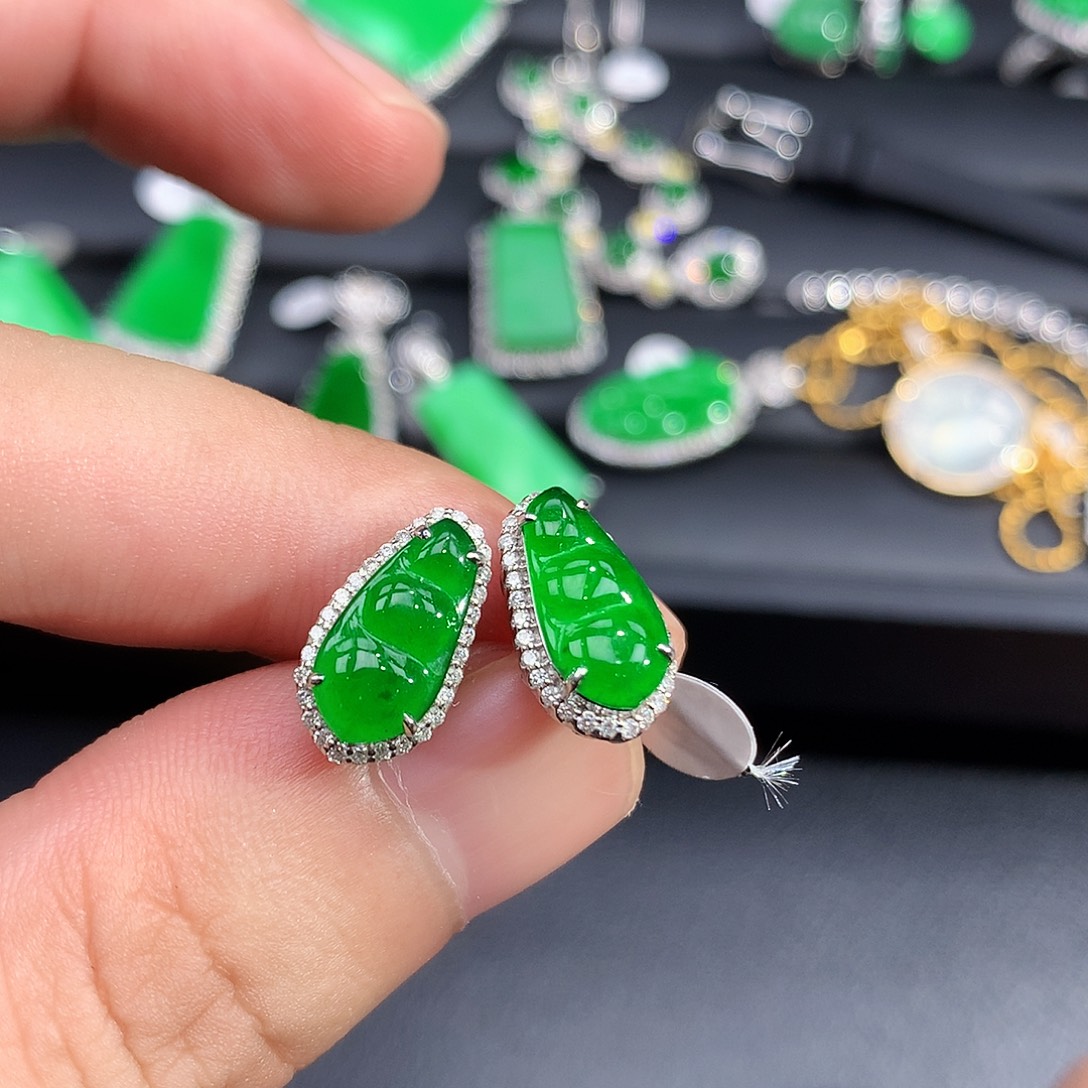 翡翠18K金镶嵌耳饰