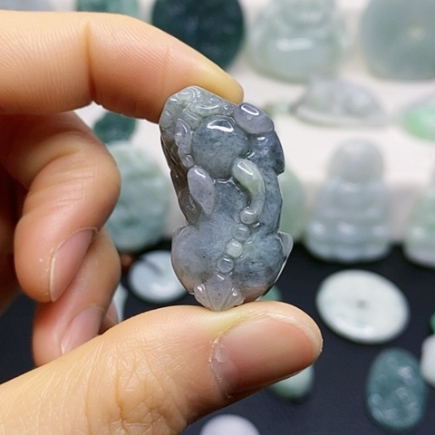 翡翠颈饰未镶嵌吊坠