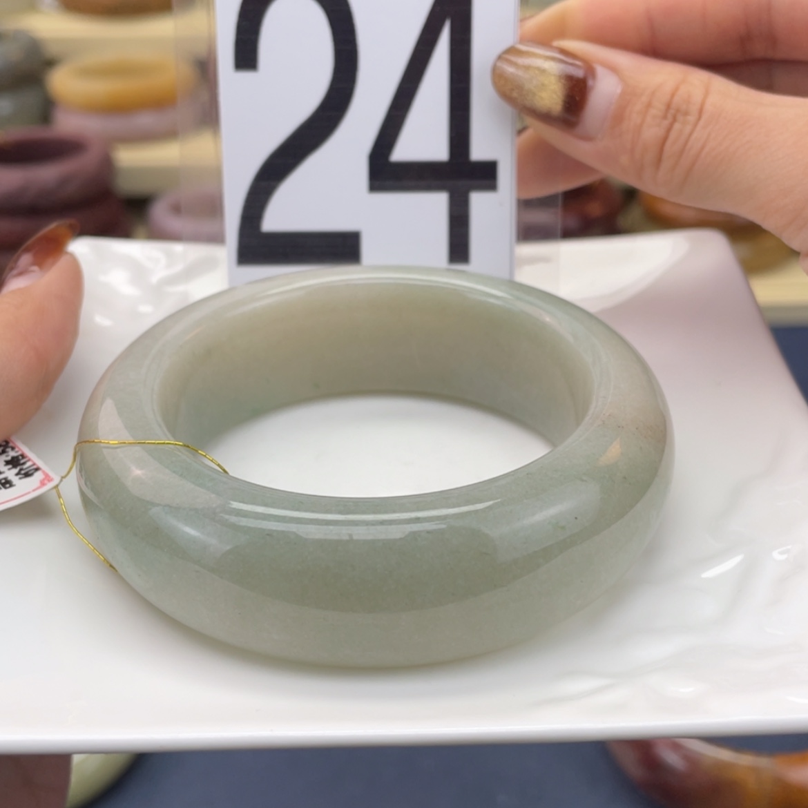 【闪购商品】石英质玉手镯未镶嵌