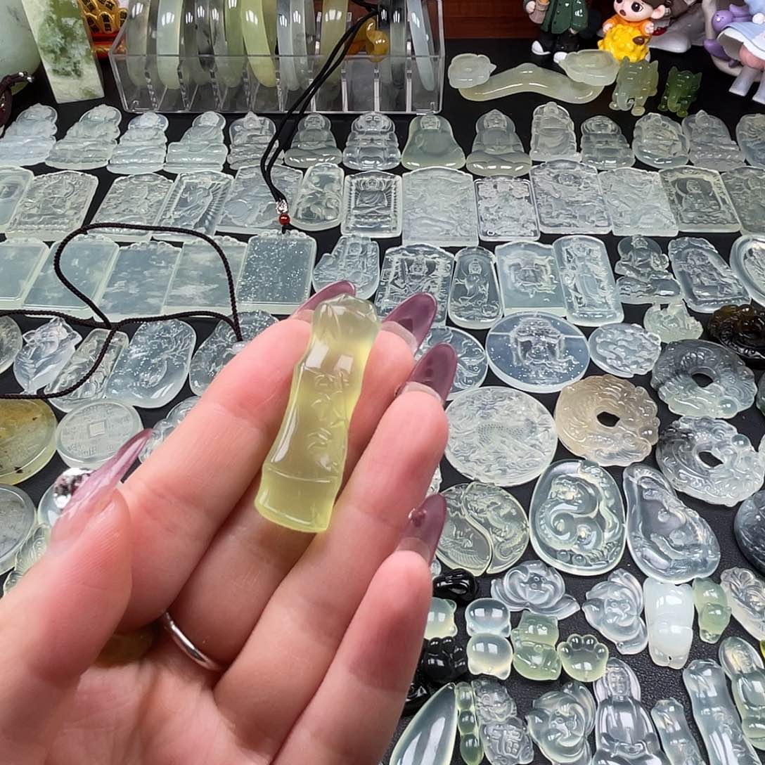 蛇纹石玉吊坠(赠链)未镶嵌