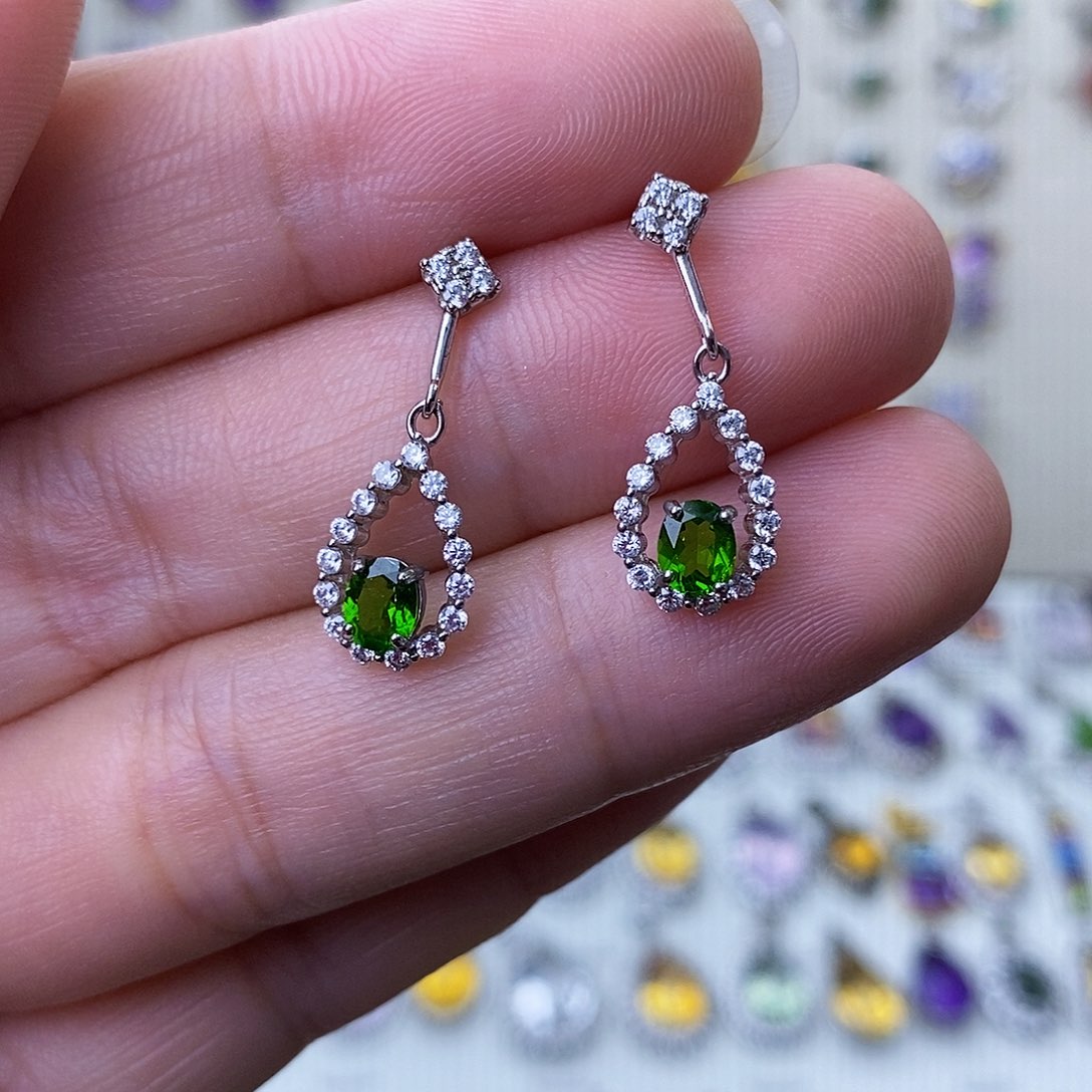 耳饰透辉石银S925镶嵌不含证书