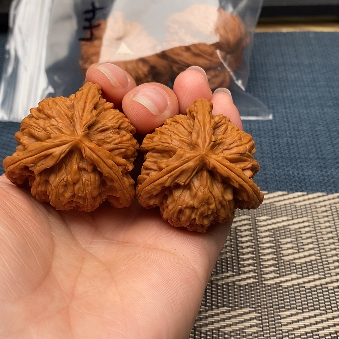 無***為文玩核桃吊坠三棱