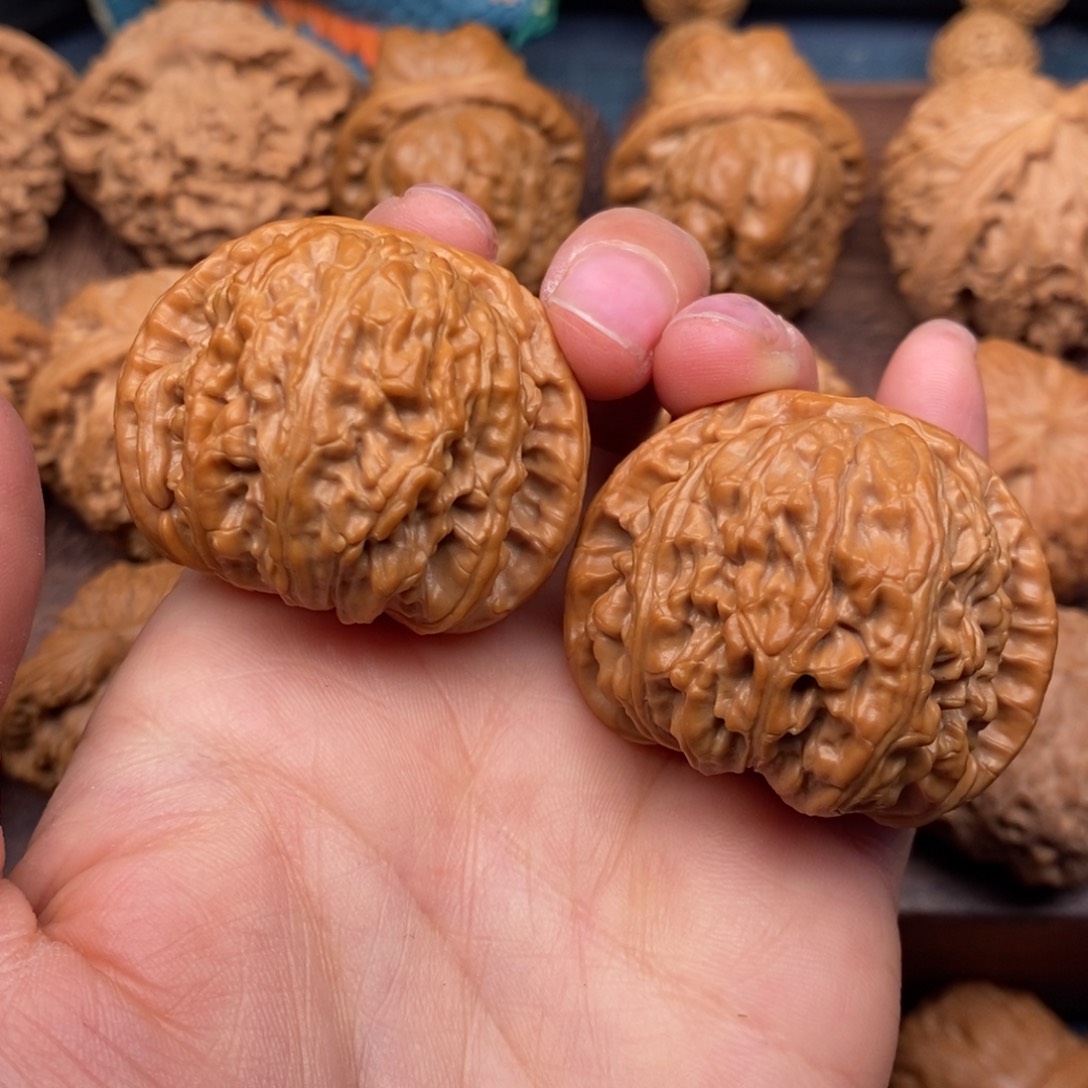 文玩核桃把件41闷尖球白