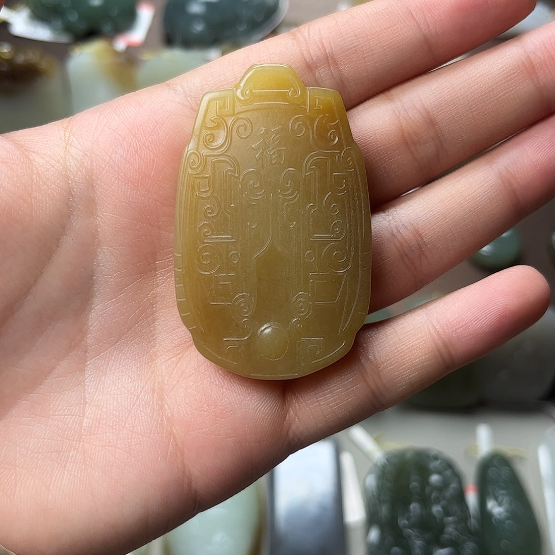 和田玉颈饰未镶嵌随***夜