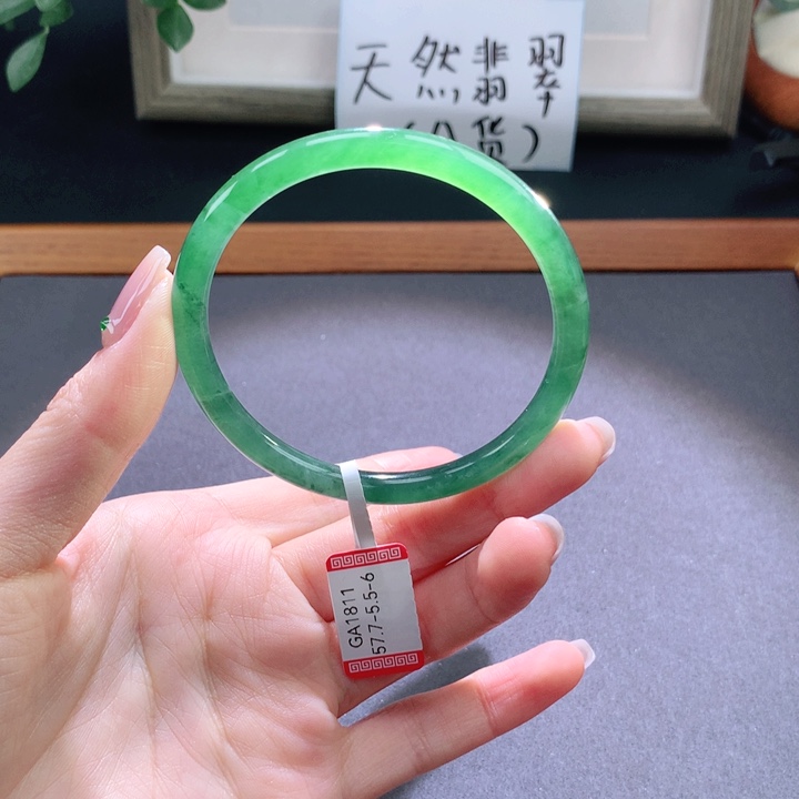 翡翠手镯未镶嵌天然翡翠手镯