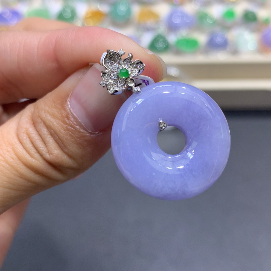 翡翠颈饰18K金镶嵌翡翠