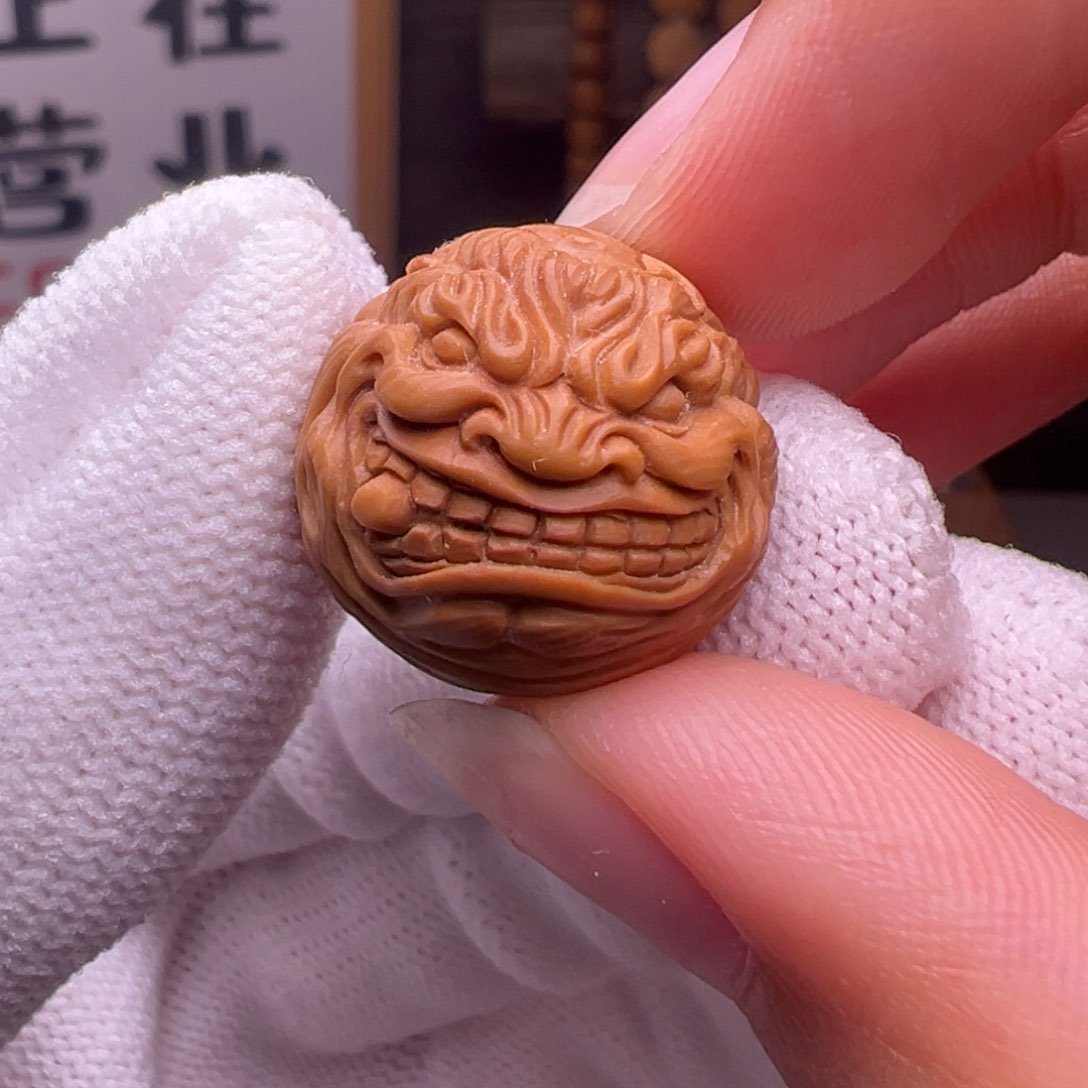 文玩核桃把件精修款小辫烟鬼18左右尺寸全品有正常封口线