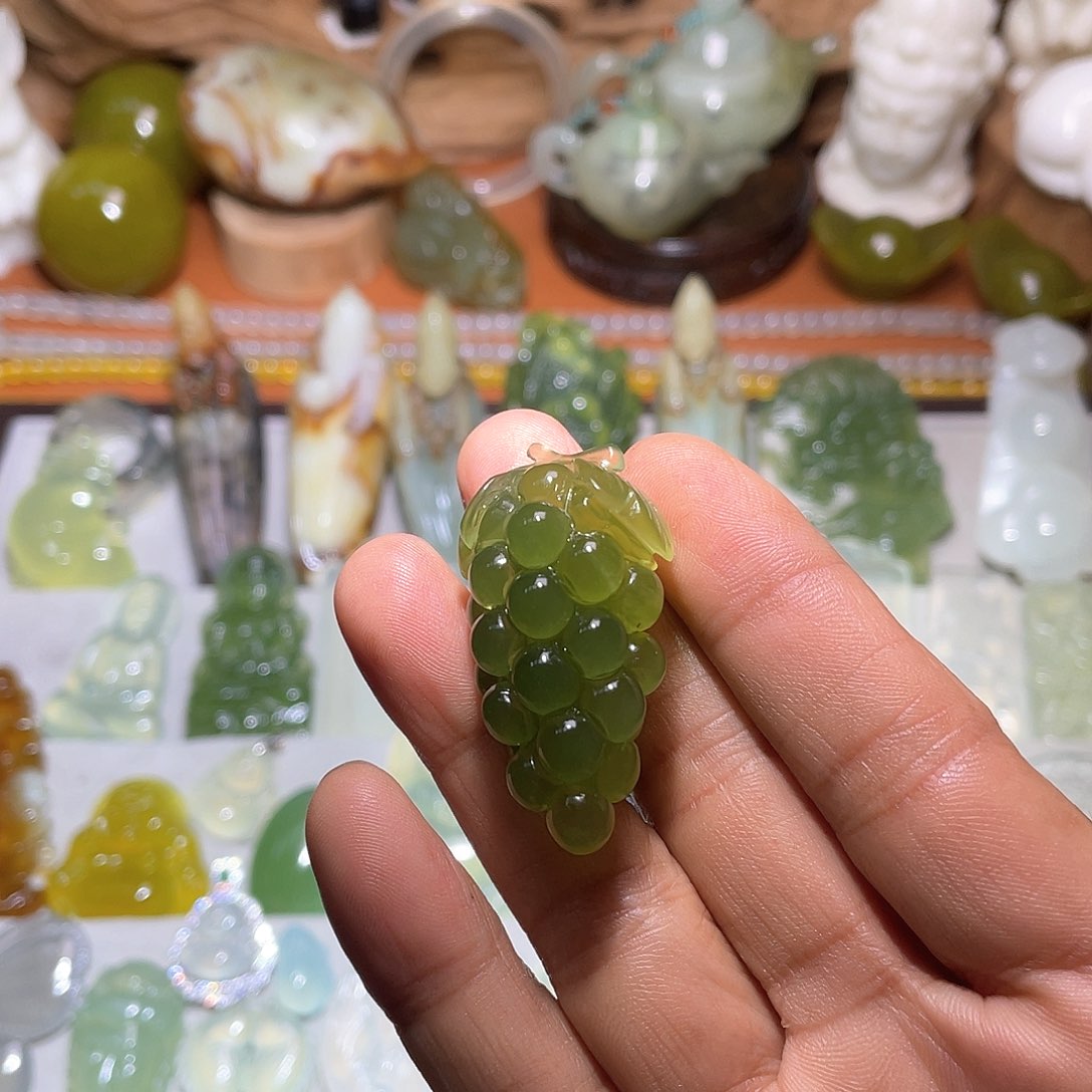 未镶嵌蛇纹石玉颈饰