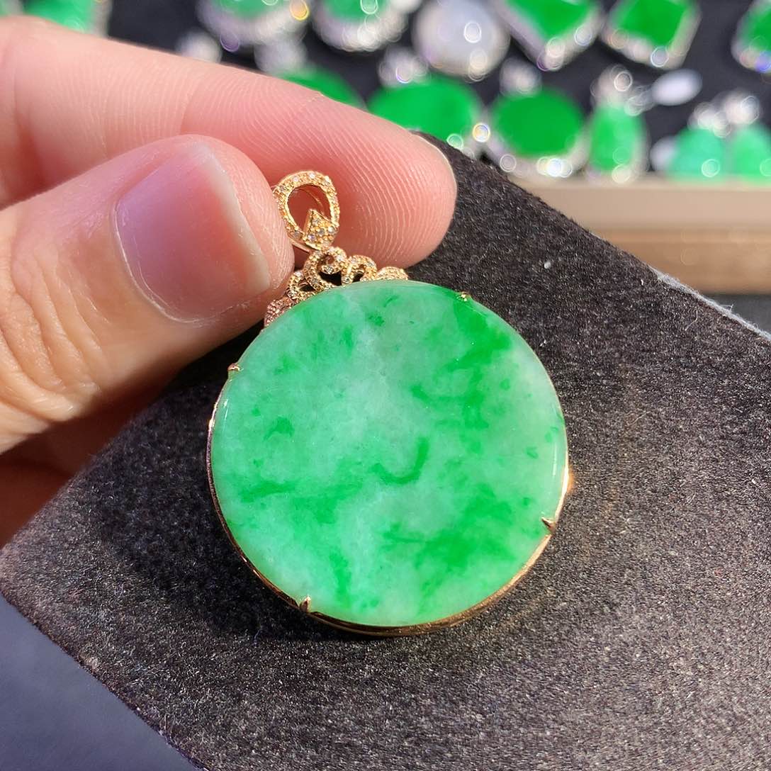 翡翠18K金镶嵌吊坠(赠链)