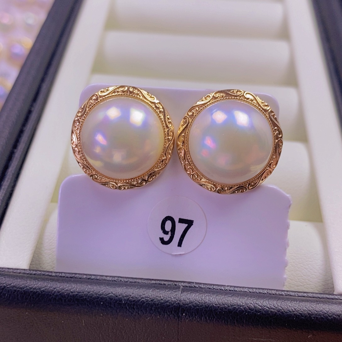 耳饰18K金镶嵌拼合珍珠（马贝珠）