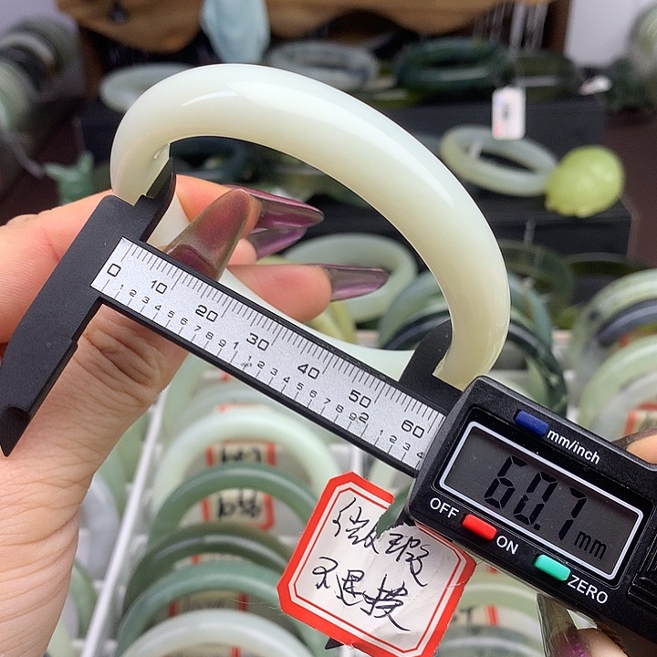 蛇纹石玉手镯未镶嵌1064