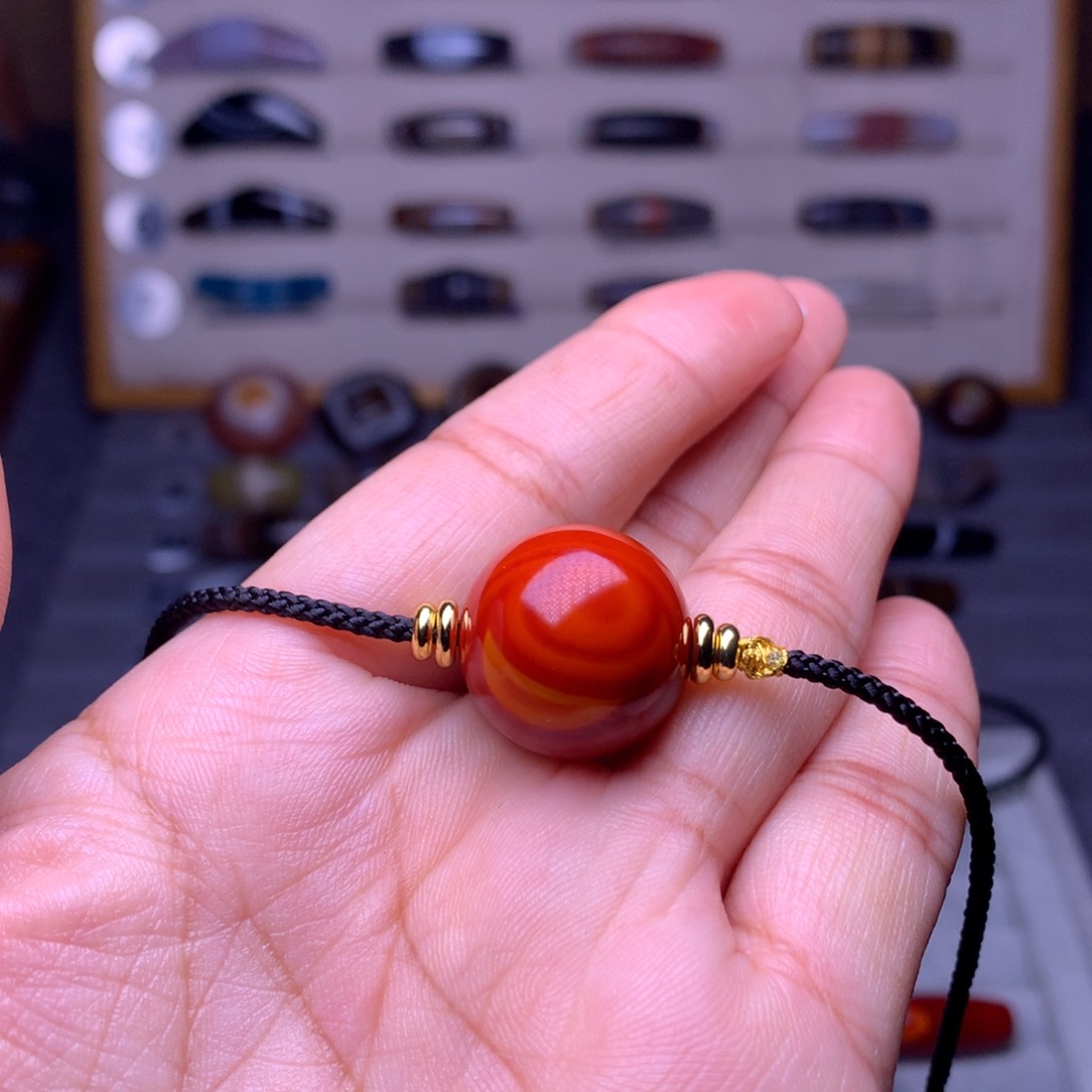 S***赵未镶嵌玛瑙/玉髓珠宝奇石