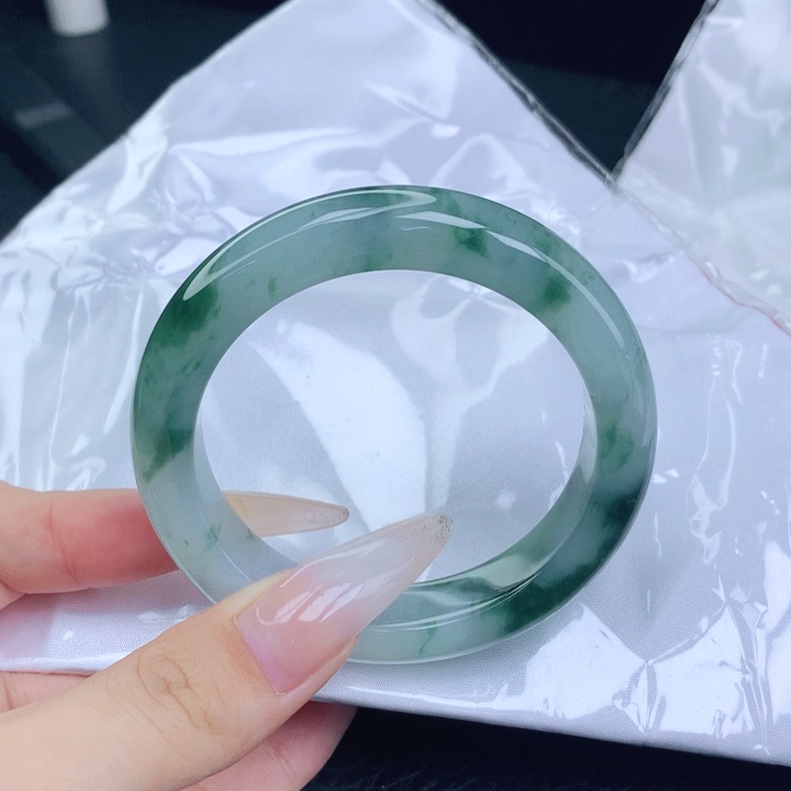 有***由翡翠未镶嵌手镯53+圈口
