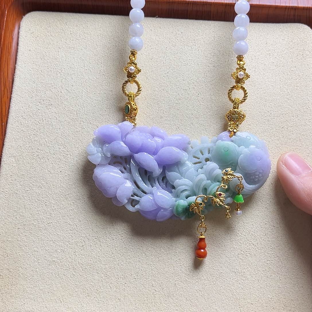 翡翠颈饰未镶嵌紫