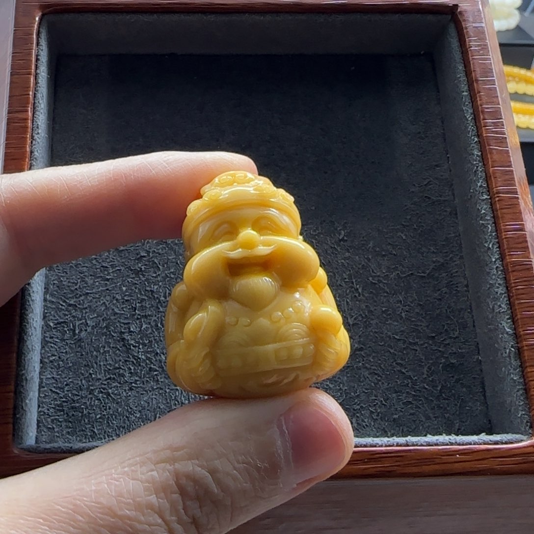 石英质玉（缅黄）配饰未镶嵌