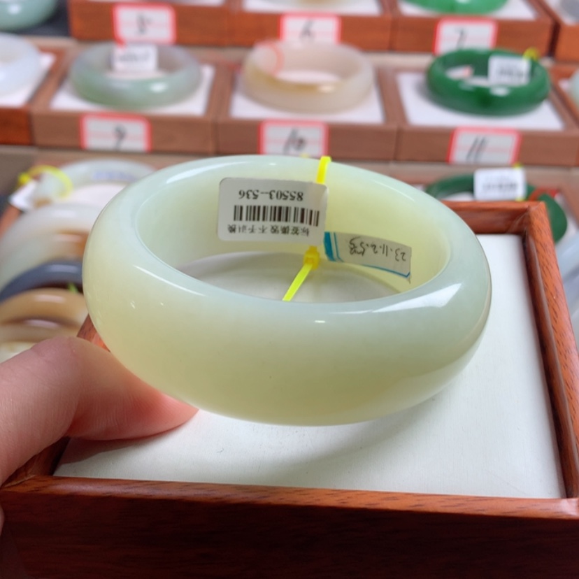 【闪购商品】和田玉手镯未镶嵌60