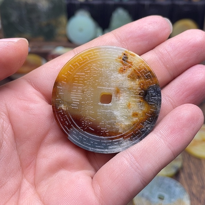 蛇纹石玉挂件未镶嵌