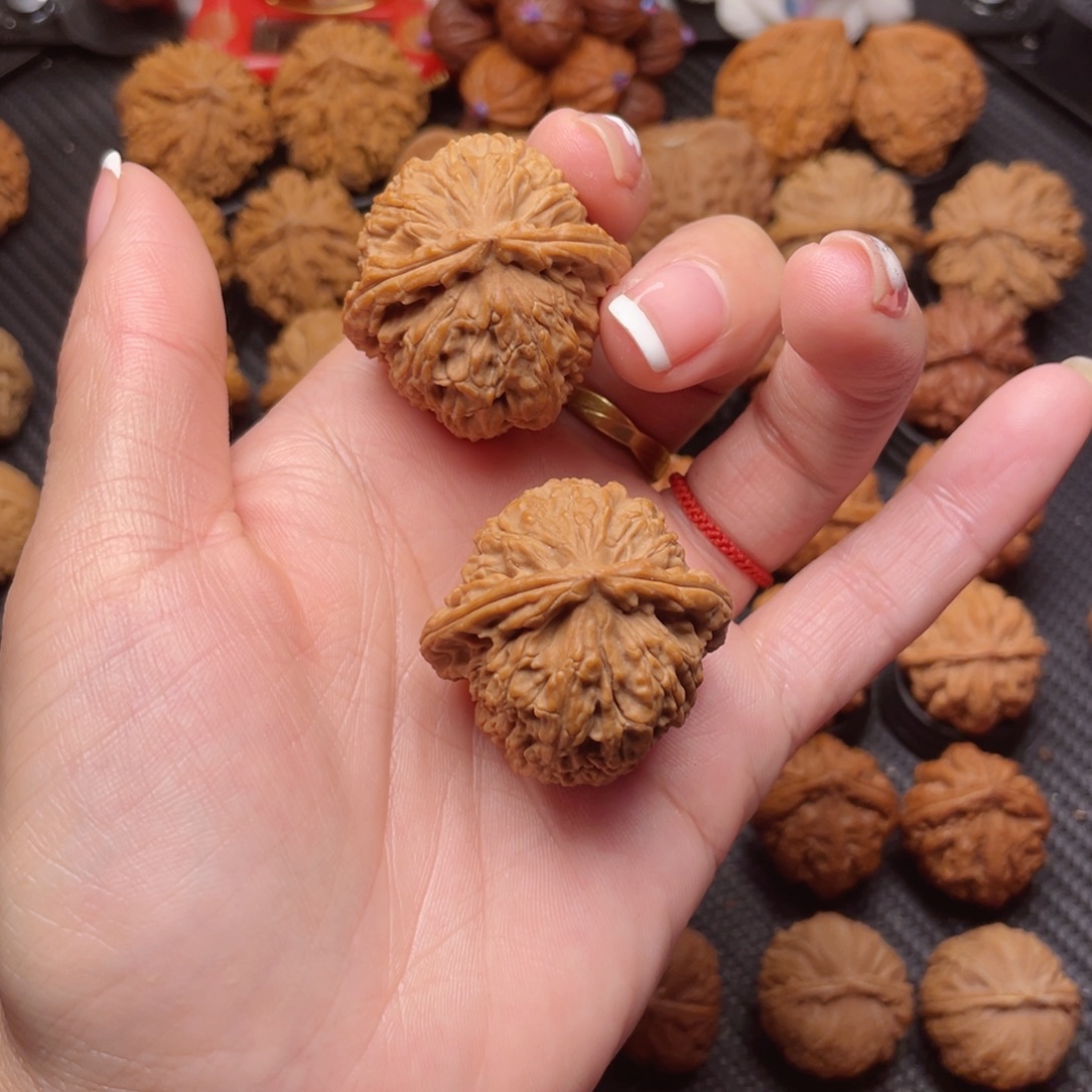 大***哥把件文玩核桃麻核桃