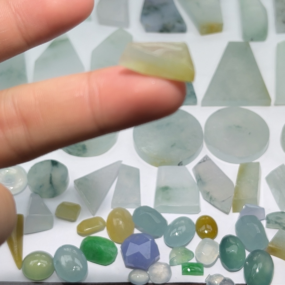 翡翠未镶嵌颈饰5788