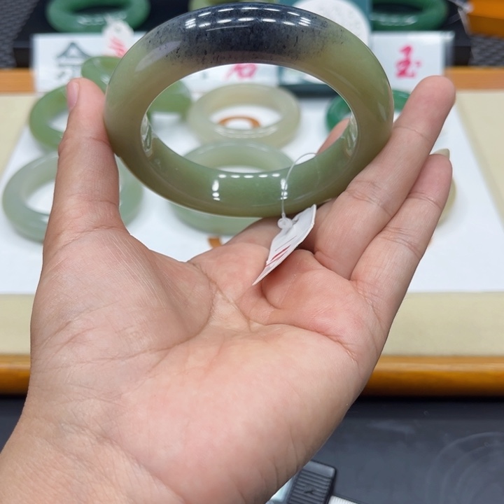 未镶嵌手镯石英质玉哈*米
