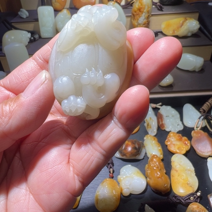 牛***佬和田玉未镶嵌颈饰