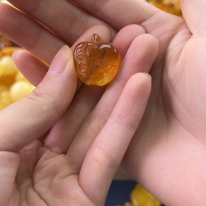 未镶嵌琥珀珠宝奇石