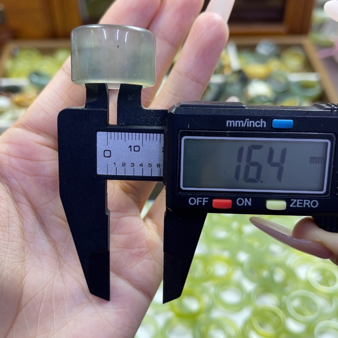 蛇纹石玉未镶嵌手镯瑕疵88