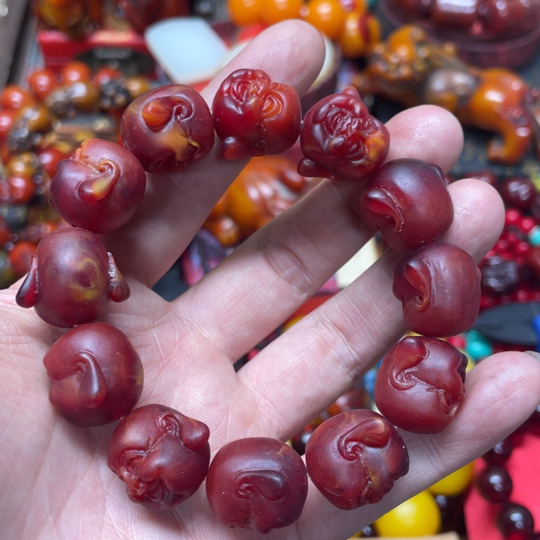 琥珀裸石未镶嵌好物推荐如图所示