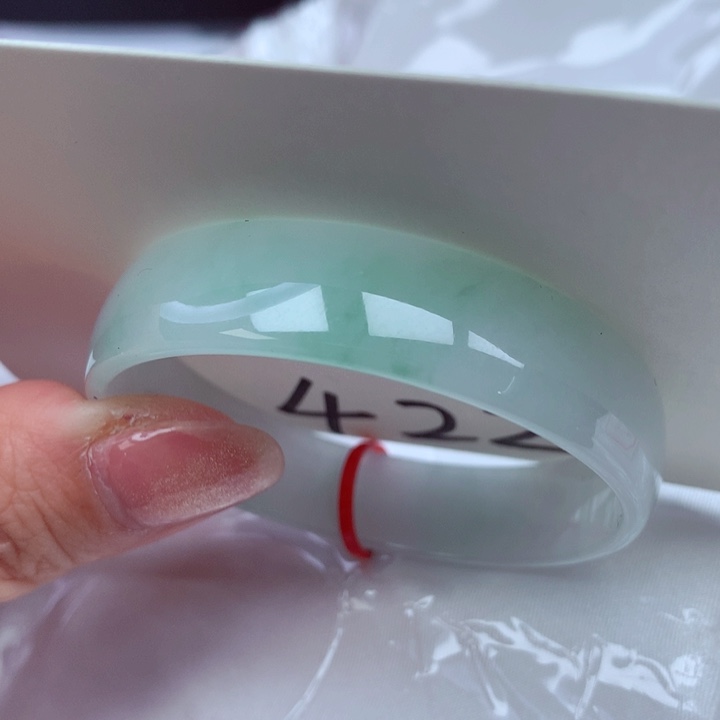 翡翠手镯未镶嵌翡翠