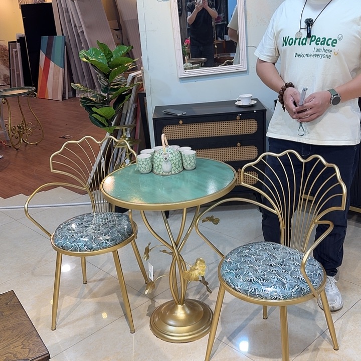 有机玻璃铁木桌椅