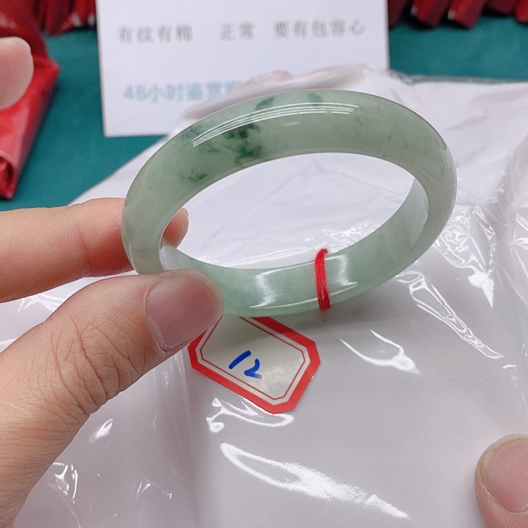 翡翠手镯未镶嵌张**?52222222222