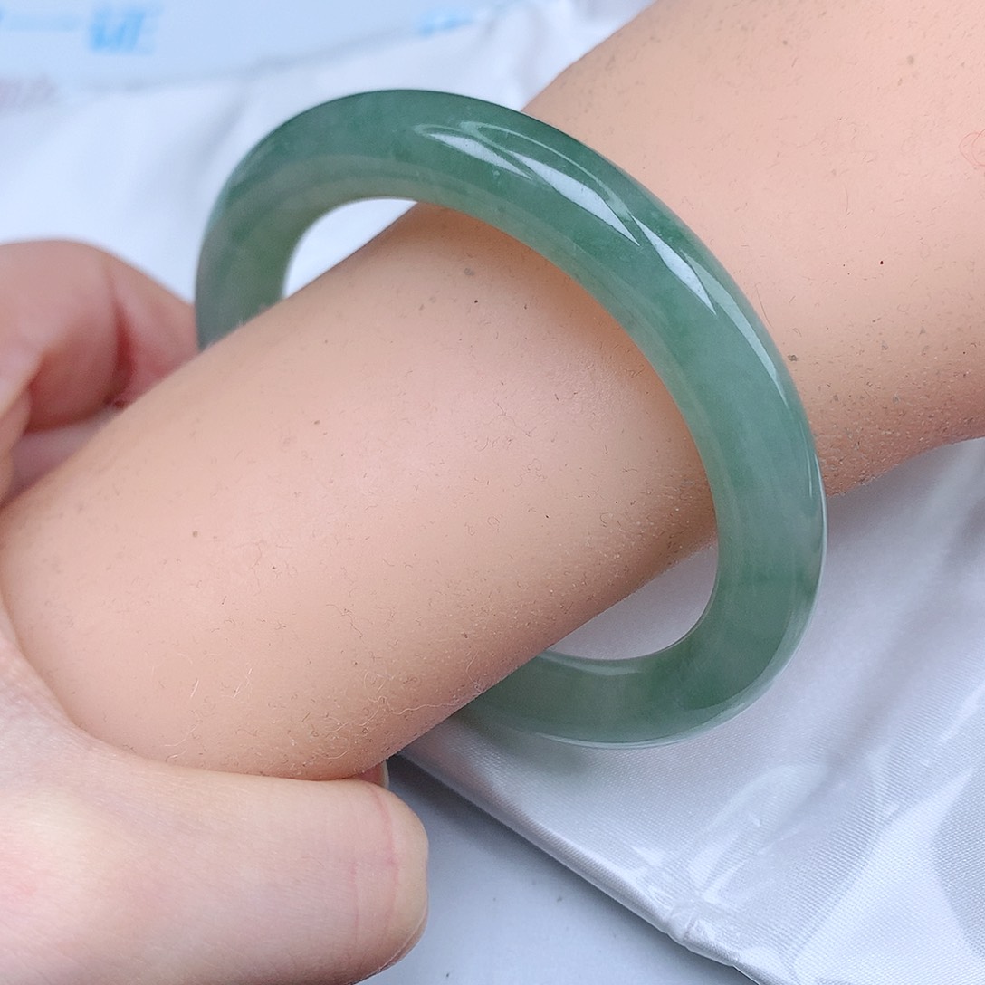 翡翠手镯（圆镯）未镶嵌天然