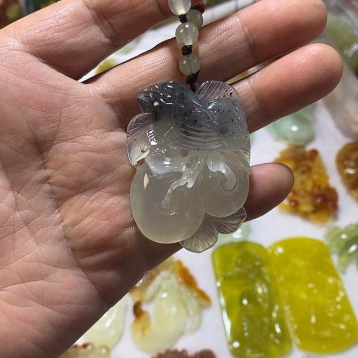 蛇纹石玉未镶嵌颈饰