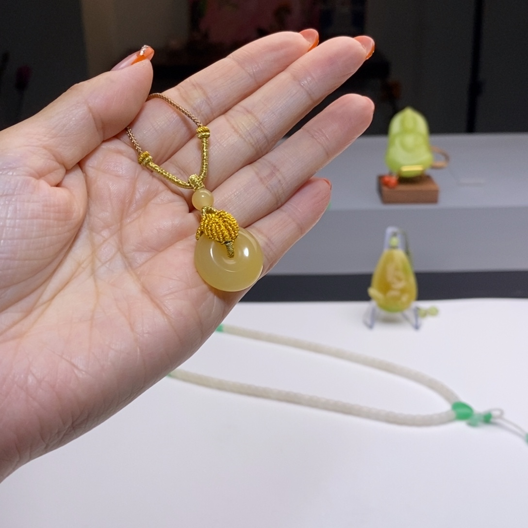 石英质玉（缅黄）未镶嵌颈饰