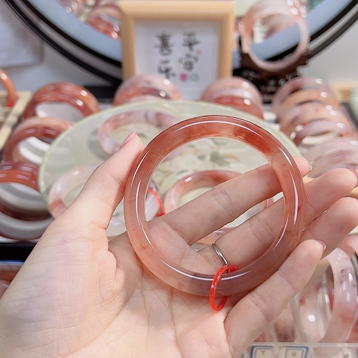 石英质玉手镯未镶嵌杨****