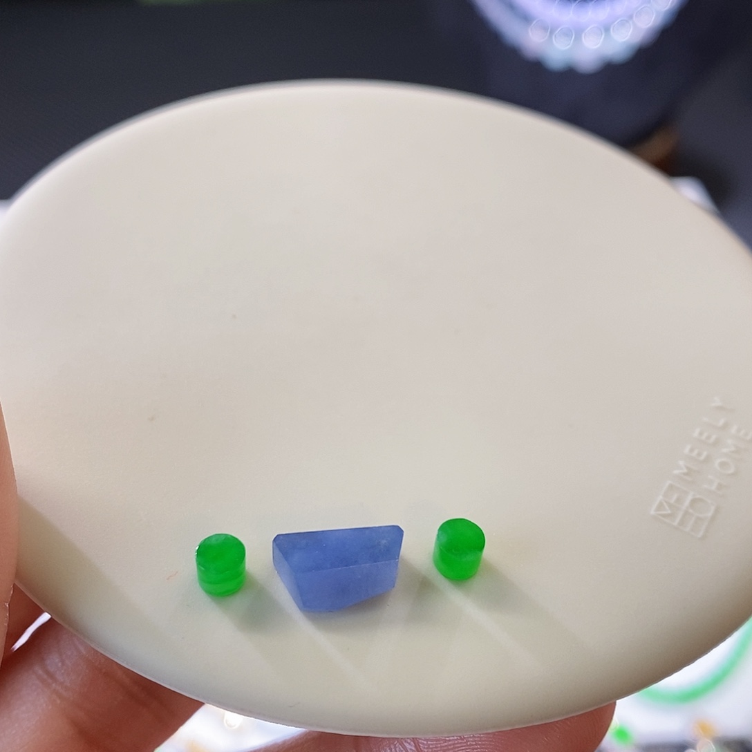 翡翠挂件未镶嵌一组随行