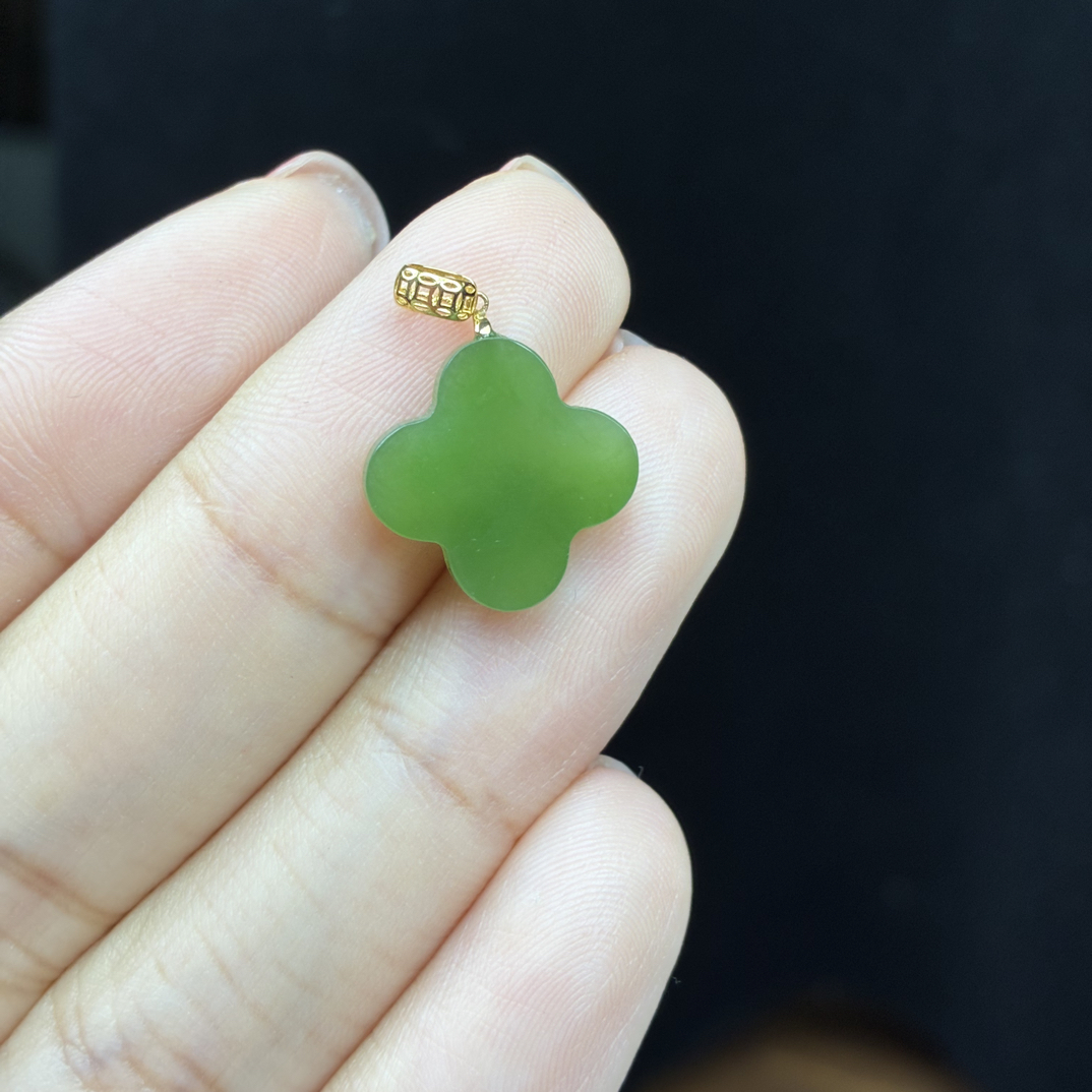 【婉如玉】大号18k金和田玉碧玉阳绿幸运四叶草吊坠尺寸14×14×3