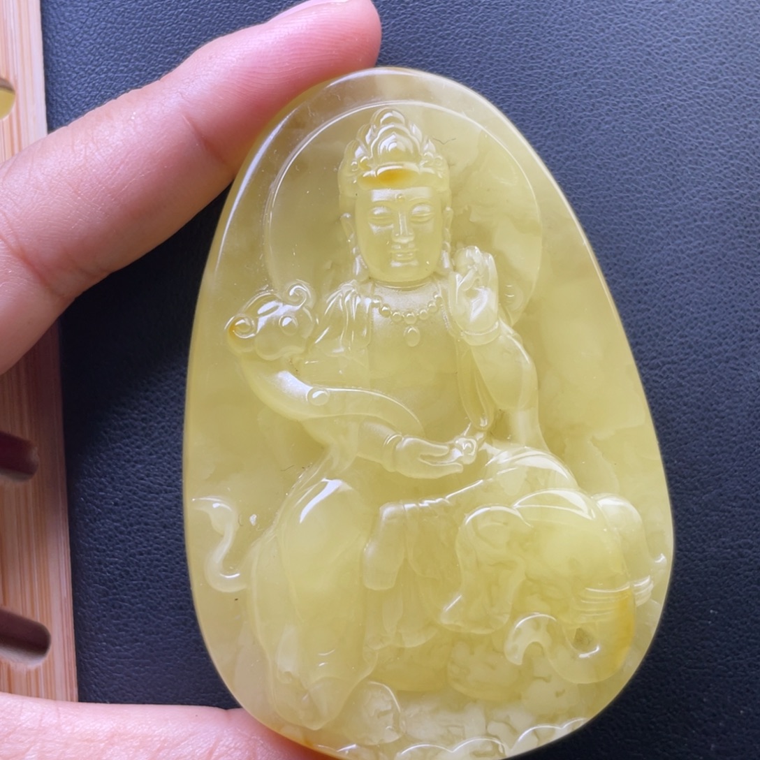 琥珀未镶嵌颈饰天然的琥珀蜜蜡