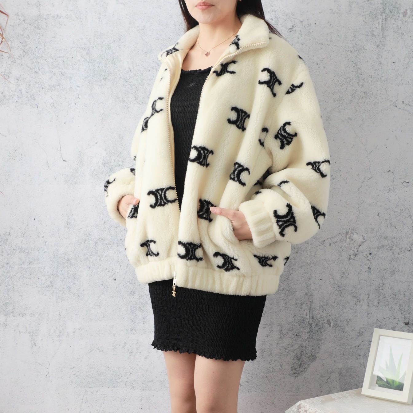 95新 Celine/思琳 【美佳】白色凯旋门满印羊毛外套M码/0343